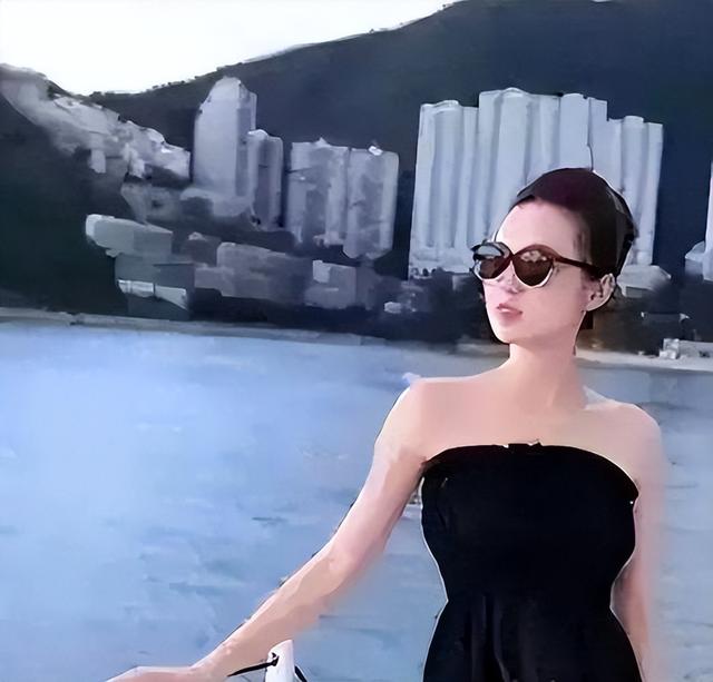 许家印被捕已2年，恒大歌舞团长白珊珊，竟低调闪婚房地产大佬？