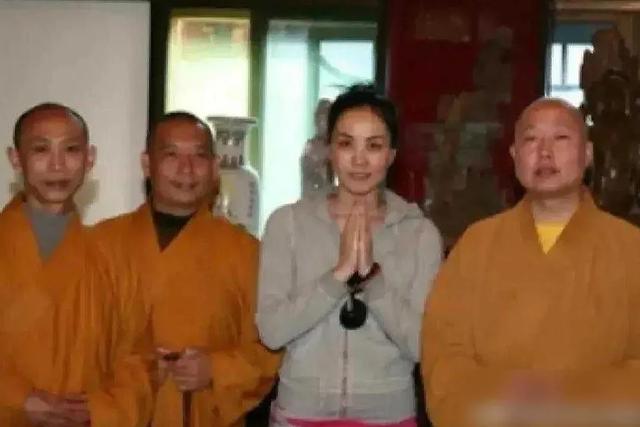 拔出萝卜带出泥！释永信事件12天后，常年信佛的王菲也惨遭牵连