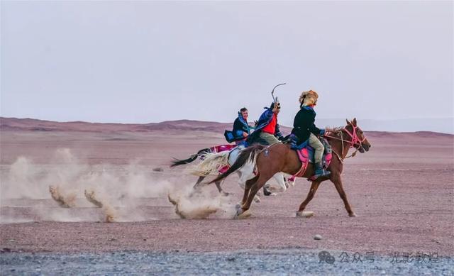 新疆“东天山来的骆驼队”抵达敦煌阳关