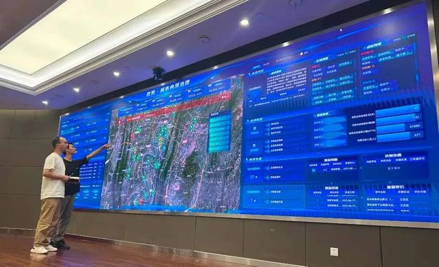 从展台到街头，重庆用AI给超大城市“装大脑”