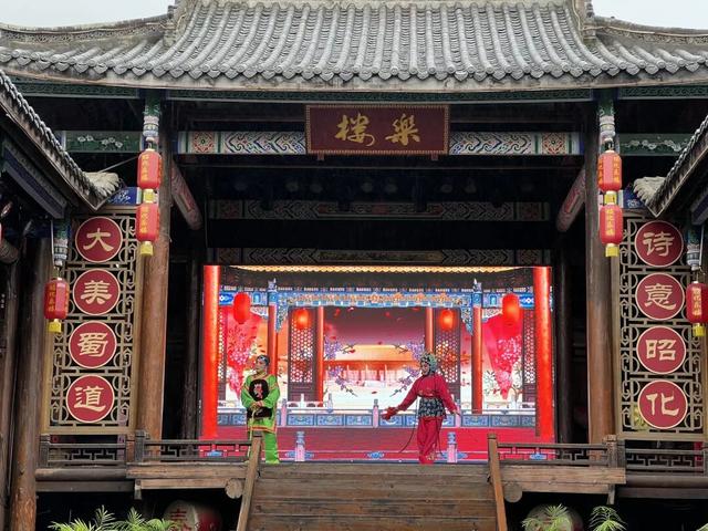 国庆首日“开门红”！昭化古城开启“人海”模式