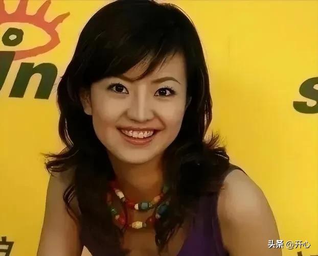 和撒贝宁同居4年，转身和富豪在一起，想到如今却沦落至此。