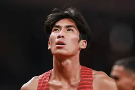 人民日报认可！23岁名将破纪录，800米套圈对手，只身扛起中国队图片