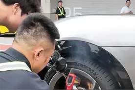 懂车帝小米YU7赛道测试时刹车片起火 小米汽车回应：不会开、没常识图片