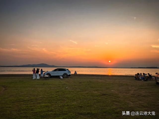 赣榆自己的赛里木湖火了，蓝天、碧水、绿草、青山、黄牛元素满满