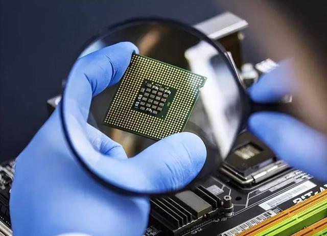 美国对中国封锁核心技术，法媒打了个比喻：就是中企的“兴奋剂”