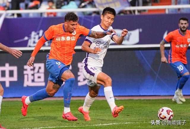 金靴瓦科也被“针对”了吗？中超裁判真搞笑，点球被要求重新罚