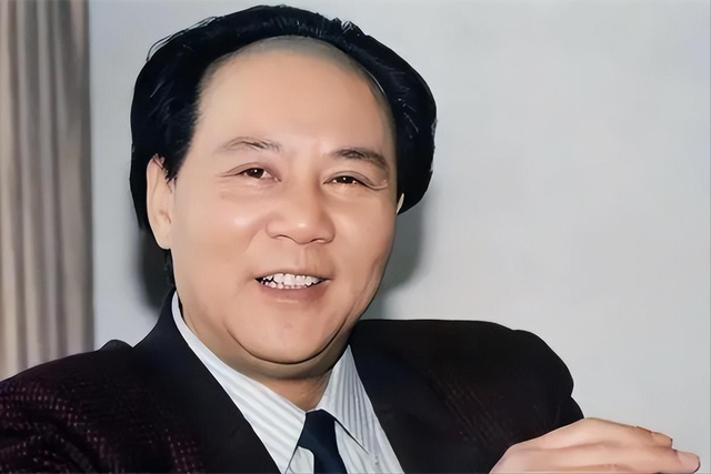 杨尚昆第一次见到古月，不高兴地说：“你一点都不像毛主席”！