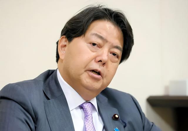 日本连开3枪，蔡英文已离岛，事态严重了，解放军通牒发往东京