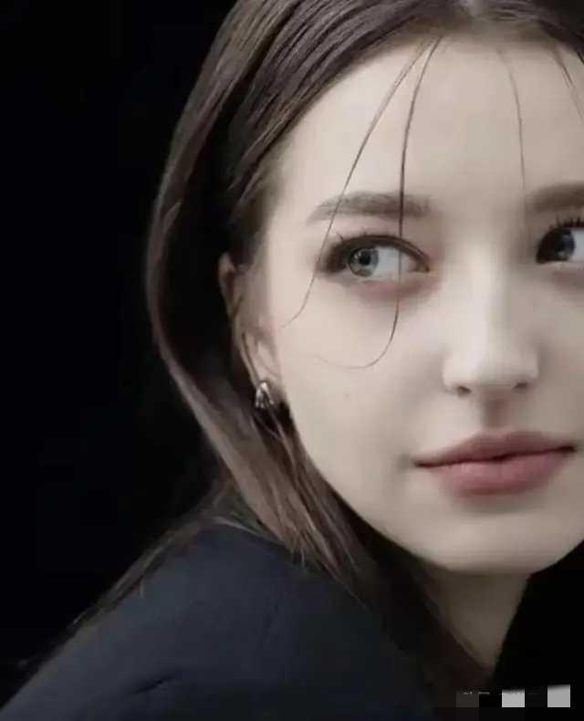 哇太漂亮了，俄罗斯顶级女神，五官绝美，完全符合东方的审美