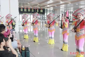 广西三月三假期首日宁铁迎来客流高峰图片