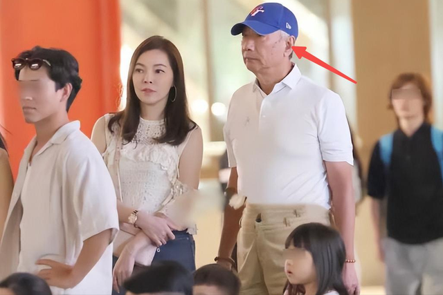 恩爱了17年，75岁的郭台铭开始衰老萎缩，51岁的曾馨莹仍娇艳如花
