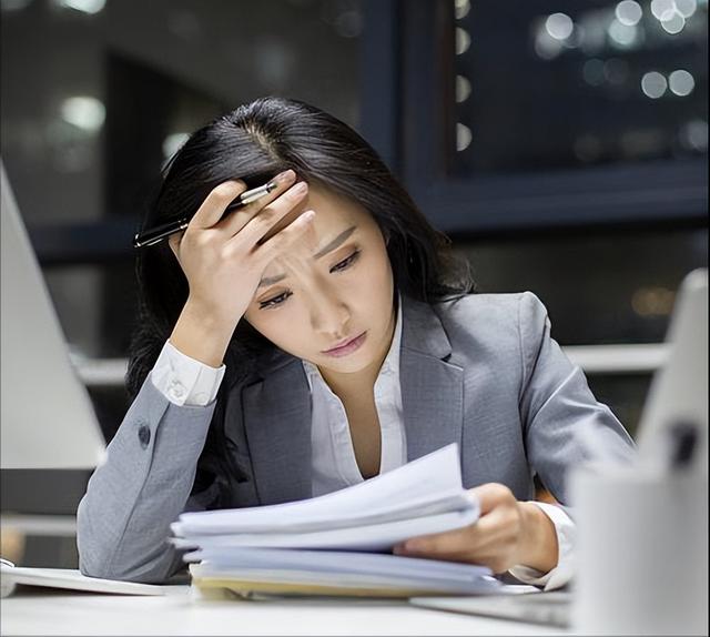 扎心！人家领导求着休假，你却带病加班！打工人福利到底差在哪？