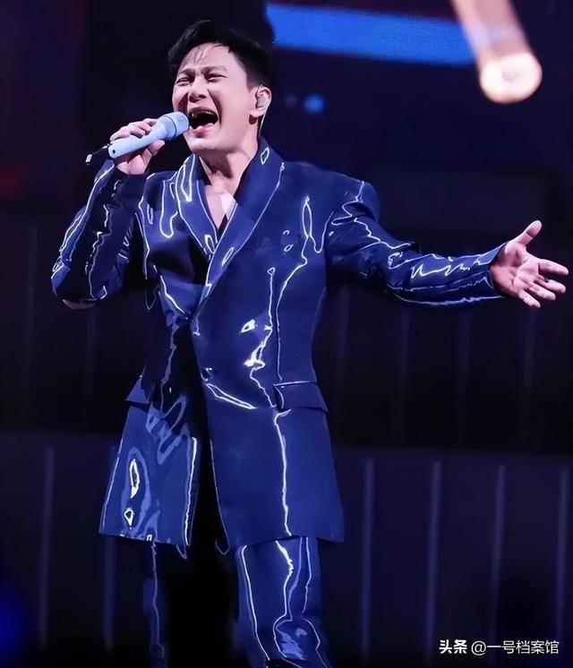 张信哲演唱会猥亵后续，知情人曝光现场视频，这一幕太令人恶心
