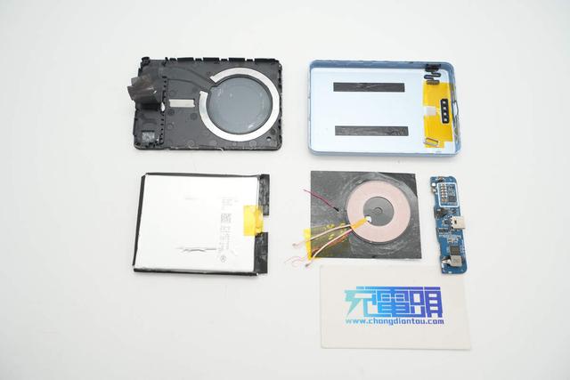 薄至8.7mm，轻松放进口袋，小米22.5W 5000mAh磁吸超薄充电宝拆解
