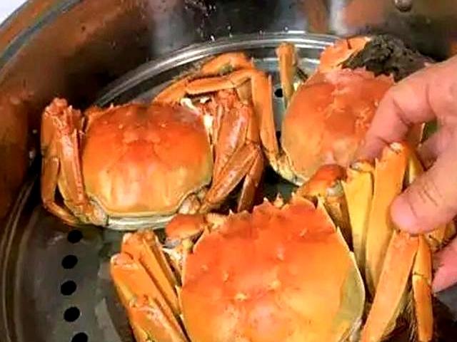 蒸螃蟹要多长时间才熟？牢记3个时间点，不掉腿不流黄，蟹肉鲜嫩