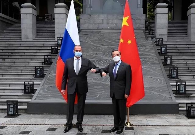 普京提议，让中国担保乌克兰安全，中方的回复，给美俄提了个醒