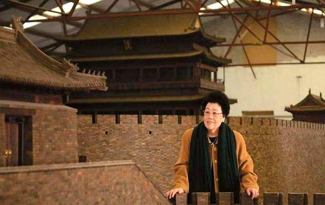 身价过百亿，坐拥北京一条街，出门私人飞机，京圈富婆都有谁？