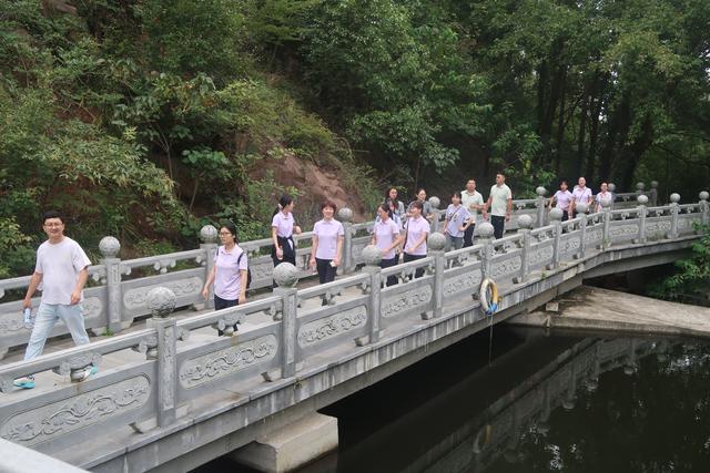 登高迎国庆 匠心贺华诞