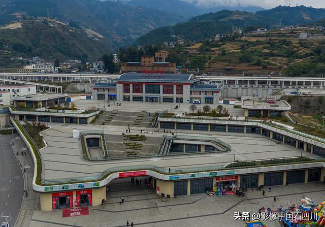 四川凉山：暂新的冕宁火车站