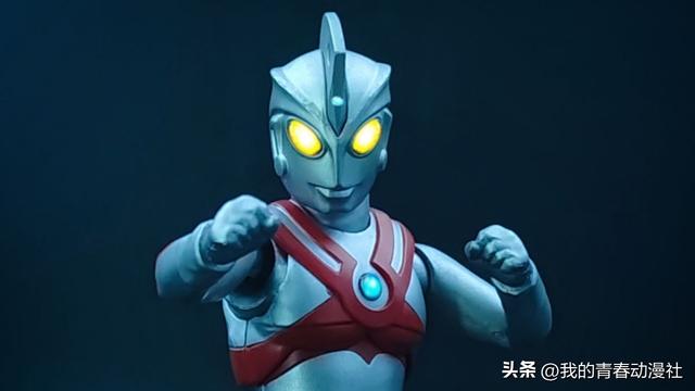 奥特曼是怎么生孩子的？和人类繁衍生殖一样吗？