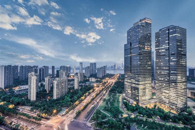 中央重磅文件！国家踩刹车，未来10年财政格局要变天，什么信号？