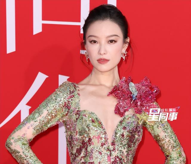 北京这一夜，妖艳四射的倪妮和娜扎，却败给了全裹出镜的刘涛