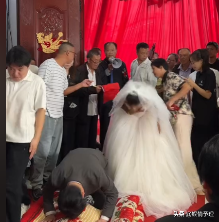 吃相太难看！借着婚礼“捞金”的百万网红小黑妮，终究是自食其果