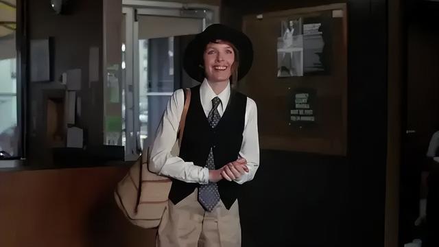 两个女演员的对话，说了什么？