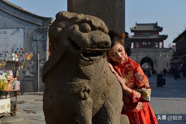 泳装之都圈粉！领导垫钱退房费，旅游收入暴涨，游客停留时间翻倍