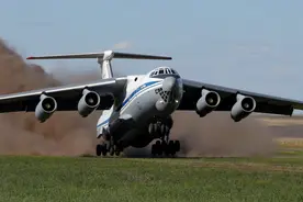 被炸出2米大洞，还能飞200公里落地，50年前设计的伊尔76有多强？图片