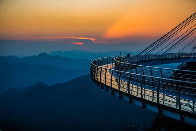 淄博金秋打卡攻略！红叶进入高饱和模式，教你拍出手机氛围感大片！