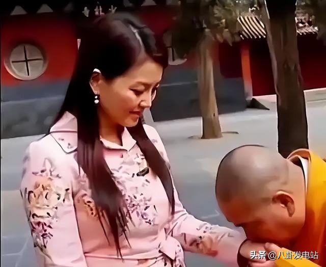 李湘不再隐瞒！公然坦白与释永信的真实关系，亲吻照的真相曝光，