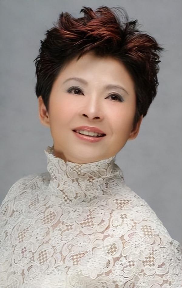 63岁董文华不再沉默，揭露当年被“封杀”原因，原来我们错怪她了