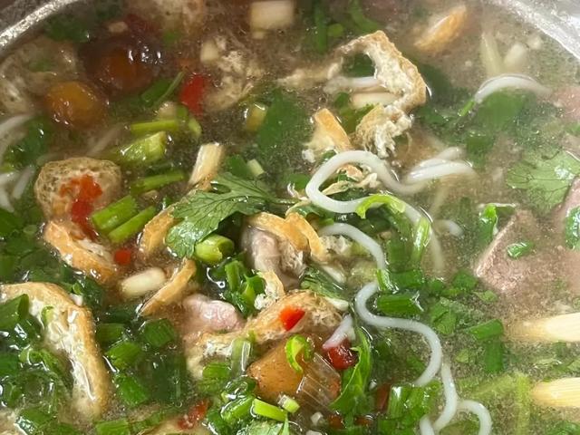 去广西旅游,我发现了一个地方,这个地方的美食真的好吃,还实惠
