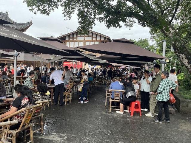 巴中市恩阳古镇“十一”假期文旅市场火爆出圈