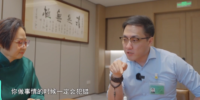 董明珠回应绯闻，王自如被众人嘲讽，网友挖出他办公室藏避孕套