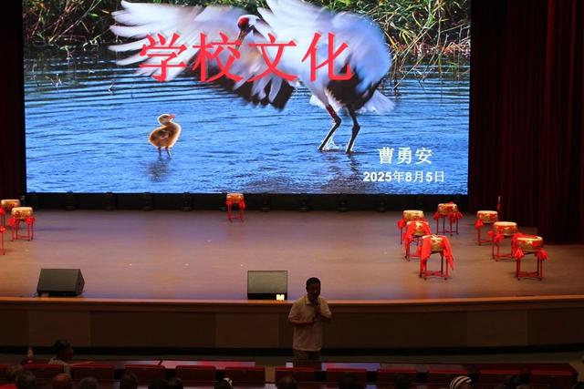 走进校园收获多·旅游文化展风采