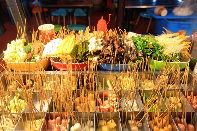 兰州正宁路小吃夜市，一条街，百种味，感受舌尖上的西北风情