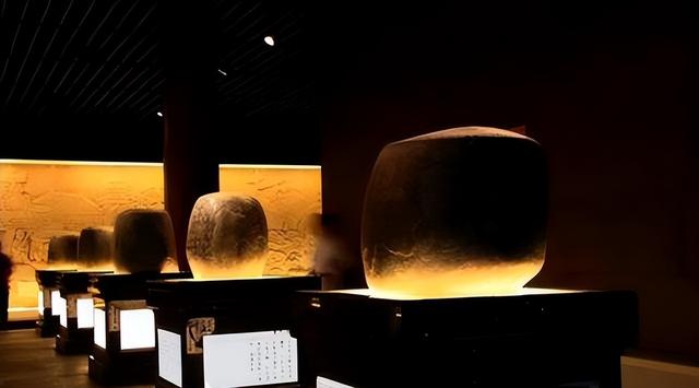 蒋介石败逃台湾，因飞机超重扔下10块“石头”，如今却成镇国之宝