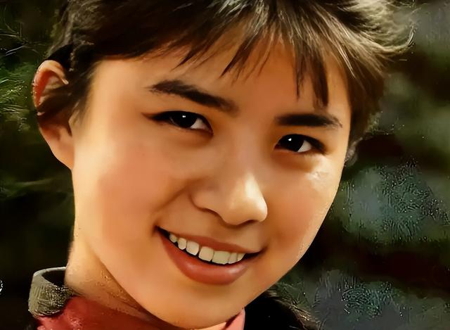 《生万物》3个土掉渣“老婆子”，年轻时美貌无双，颜值不输杨幂