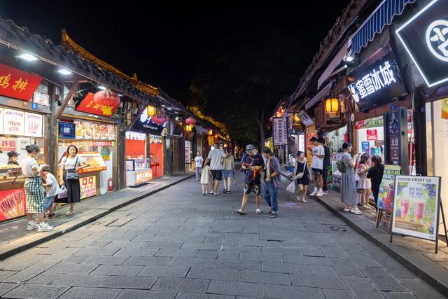 阆中古城:嘉陵江畔的千年风水名城