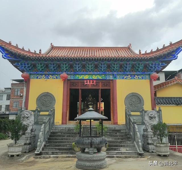 广西南宁市离上林县城仅三公里而得名的三里镇，古代则是军事重镇