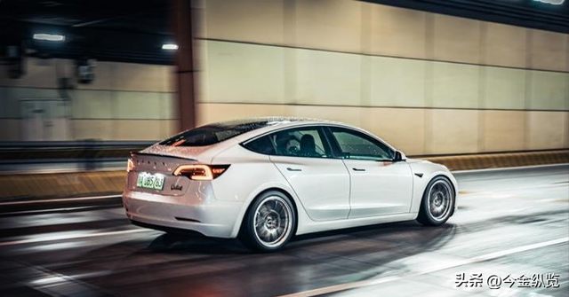 Waymo 150亿砸出“虚胖”车队？被特斯拉“轻资产”玩法降维打击！