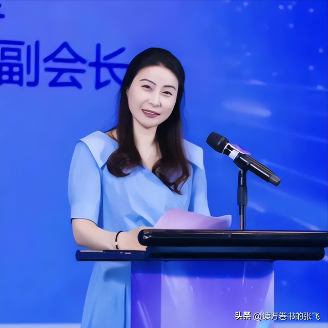 霍震霆没想到，44岁儿媳郭晶晶再次官宣喜讯，让整个阔太圈沉默了