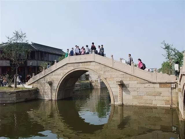 相约老年人荡口古镇自由行
