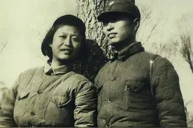 48年，彭雪枫遗孀改嫁小三岁丈夫，马列：准确来说，是我嫁给了她图片