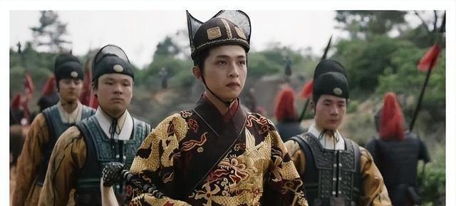 古代太监净身到底是割蛋还是割鸡？他们说话的声音真的是娘娘腔？