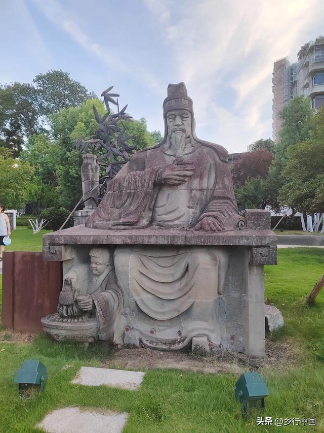 打卡北湖公园：读懂南充的文化密码与生活温度/乡行中国走进南充