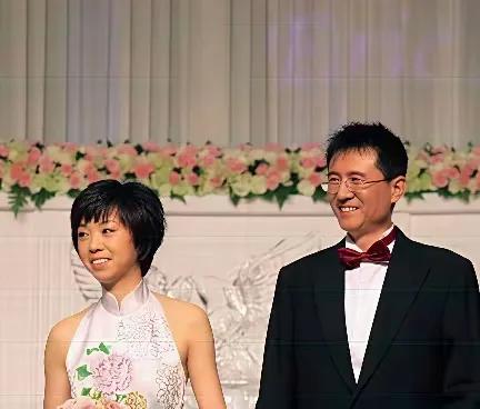 2009年，28岁的张怡宁嫁给了身家300亿的48岁富豪徐威